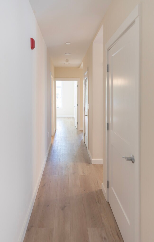 Photo - 102 Westford St