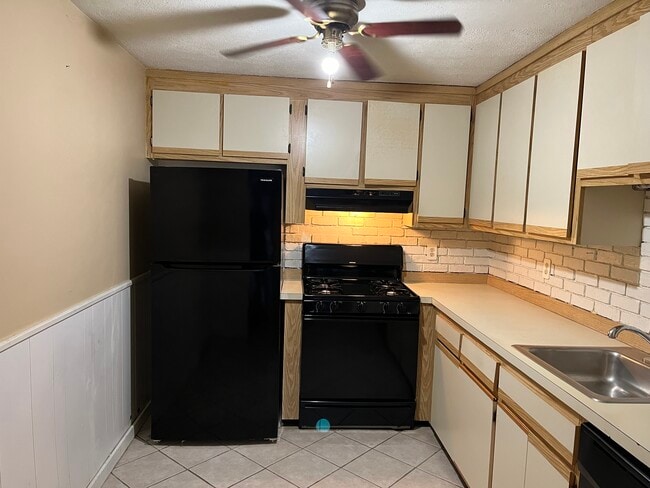 Photo - 100 Cass Ave Unit A4