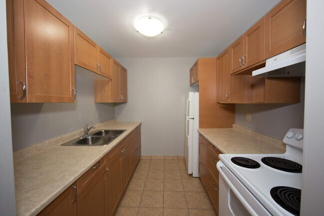 Photo - 2100 Regent St