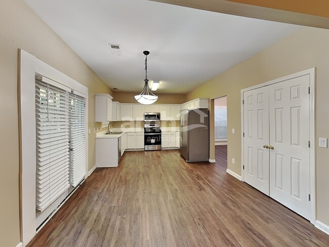 Photo - 1584 Silver Ridge Dr