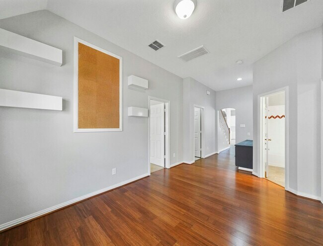 Photo - 106 Cezanne Woods Dr