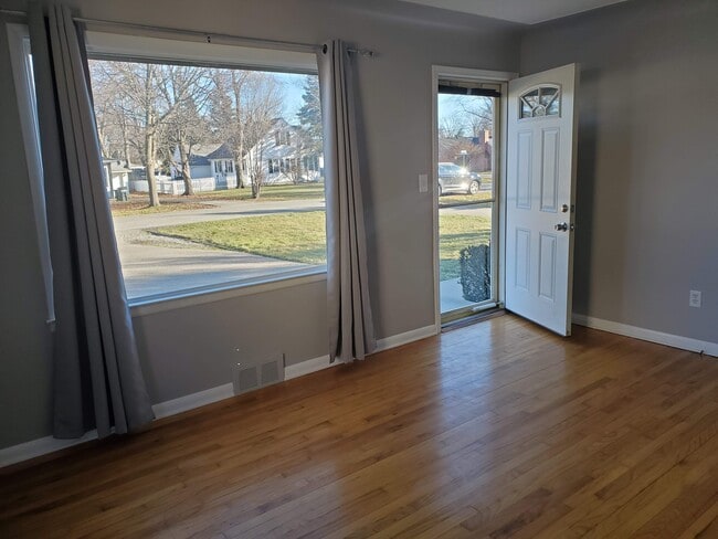 Photo - 45425 Platt St