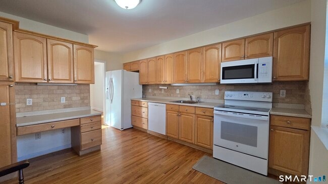 Building Photo - 1193 Hope St Unit APT 2