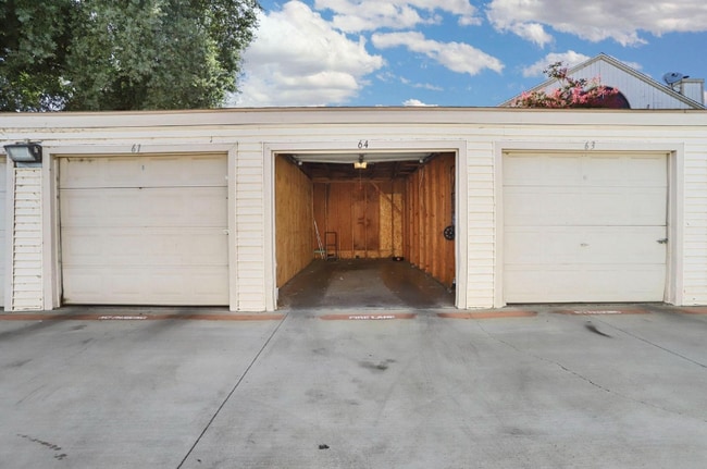 Photo - 712 McCoy Ct