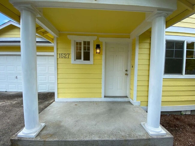 Photo - Quiet 3-Bed, 2.5-Bath Home with Large Backyard and Pet Friendly