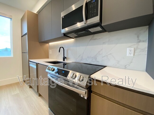 Photo - 720-720 K. L. O. Rd