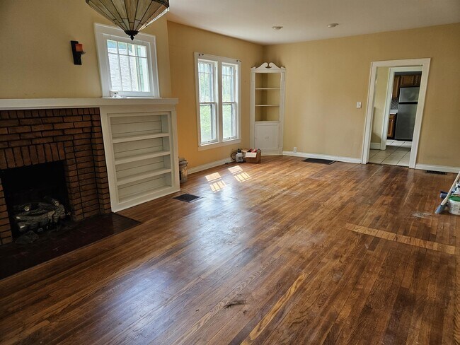 Photo - 405 W Locust St