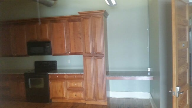 Loft 304 - Study Area - 736 Dickies Lofts