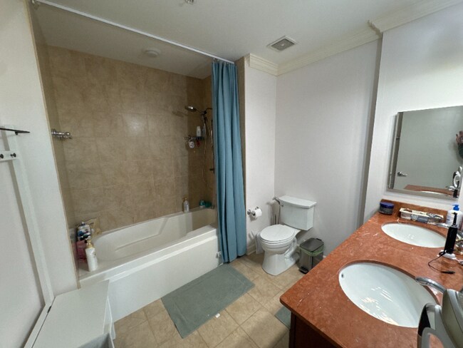 Photo - 233 E 13th St Unidad 1604