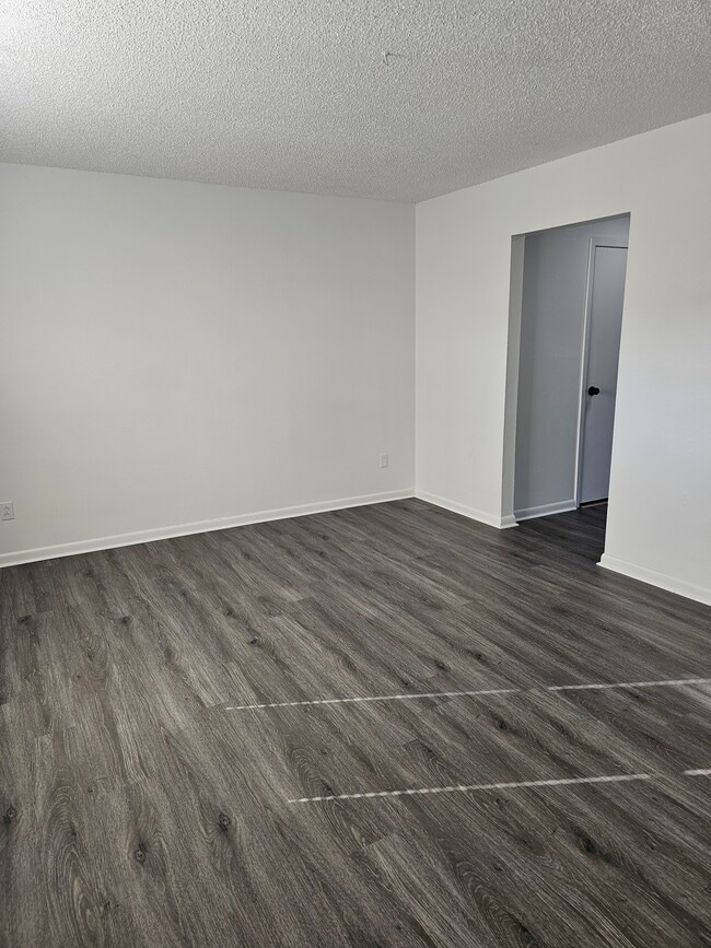 Photo - Oakwood Apartments