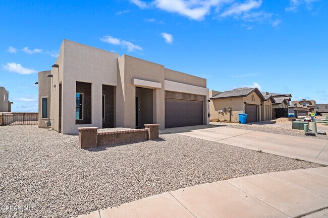 Photo - 932 Texas Madrone Dr