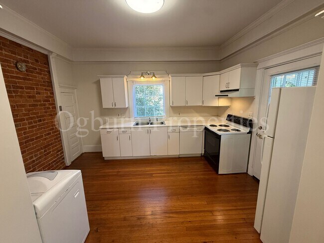 Photo - 158 Piedmont Ave Unit B