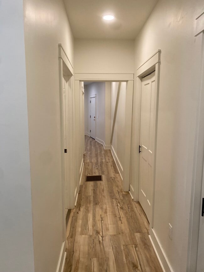 11 E Walnut St Unit 1
