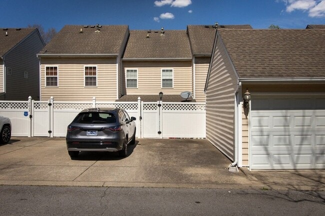 7031 Sunnywood Dr