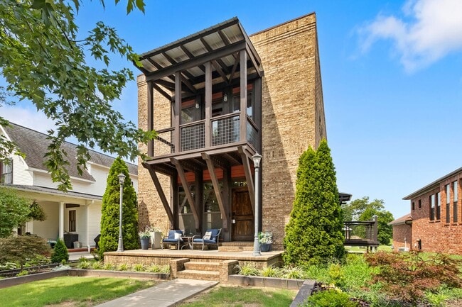 Photo - Prime Fayetteville Location with Easy Access to Amenities!