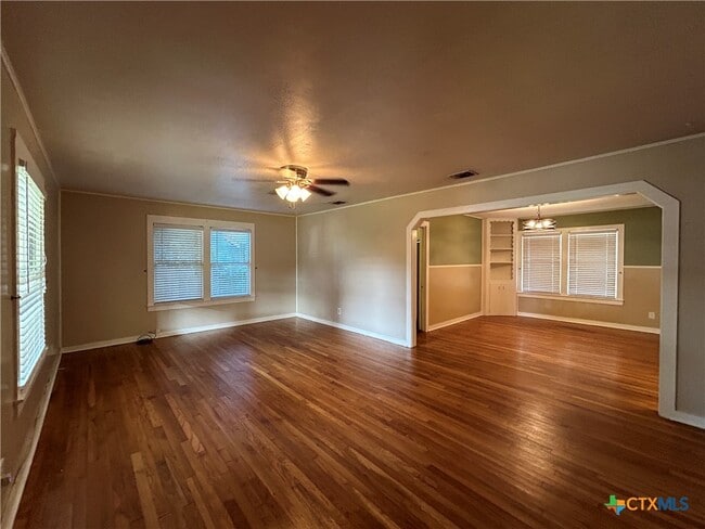 Photo - 893 Pine St