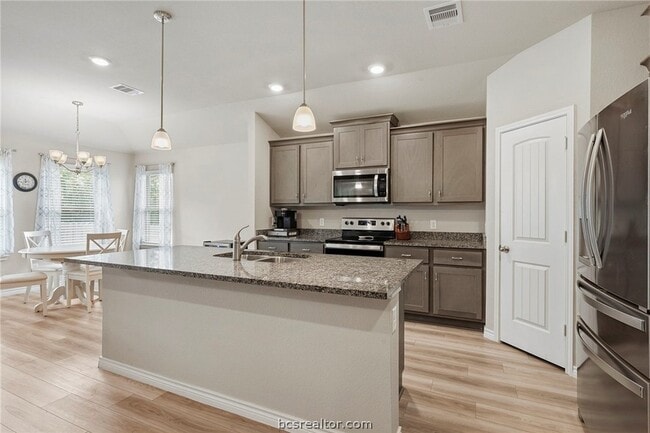 2042 Rock Rdg Ave