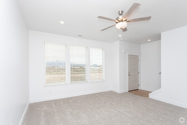 3BR, 2.5BA - 1,500SF - Living Room