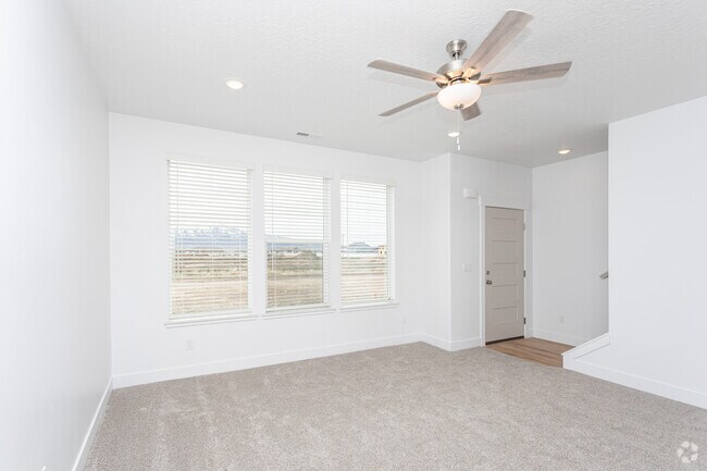 3BR, 2.5BA - 1,500SF - Living Room - Nibley Towns