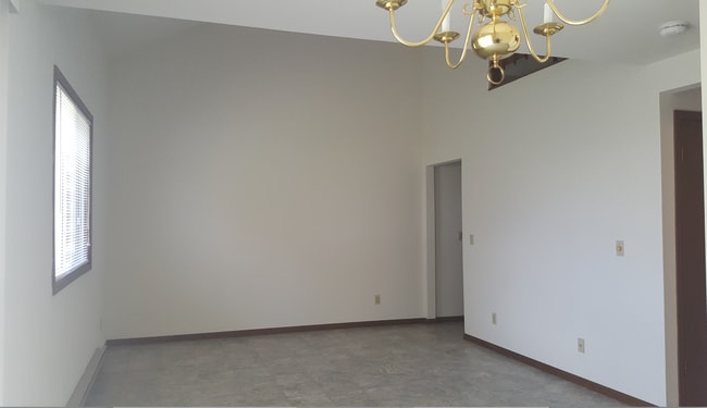 living room - 1334 Spring Village Dr