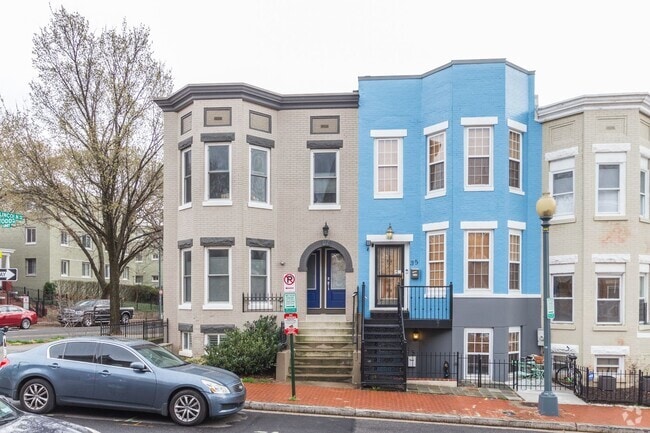 Building Photo - Stunning premium corner Townhome condo in ...