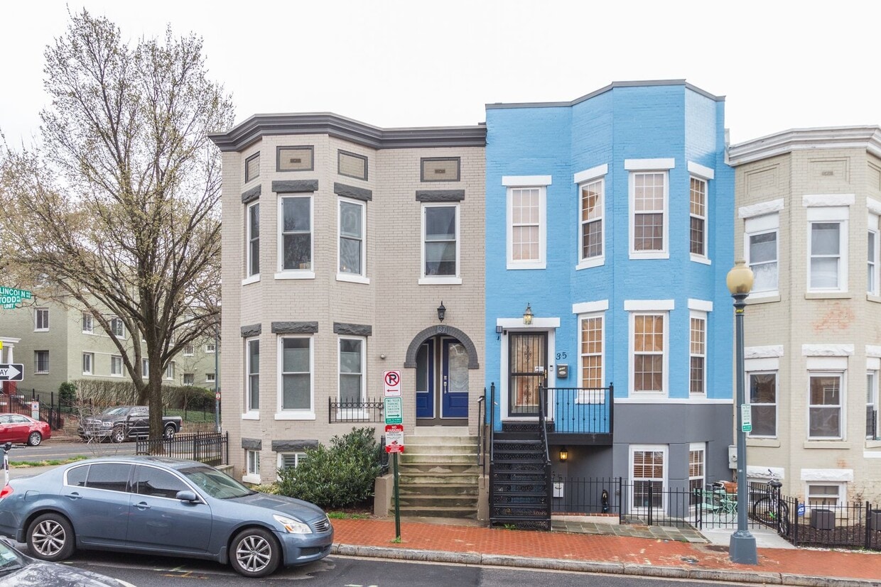 Stunning premium corner Townhome condo in ... - Stunning premium corner Townhome condo in ...