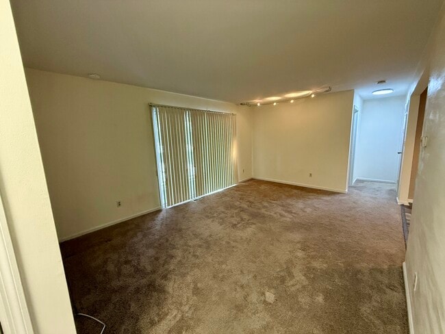 Photo - 991 Manor Ln Unidad F