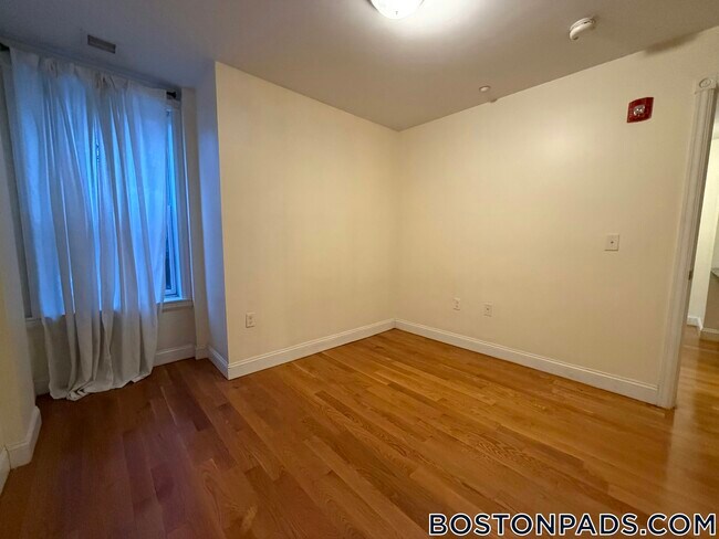 Photo - 90 Westland Ave Unidad 202