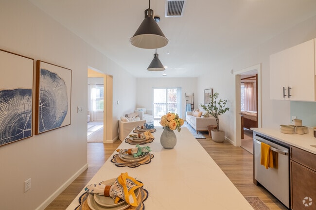 2BR, 2BA - 1,090SF - Kitchen