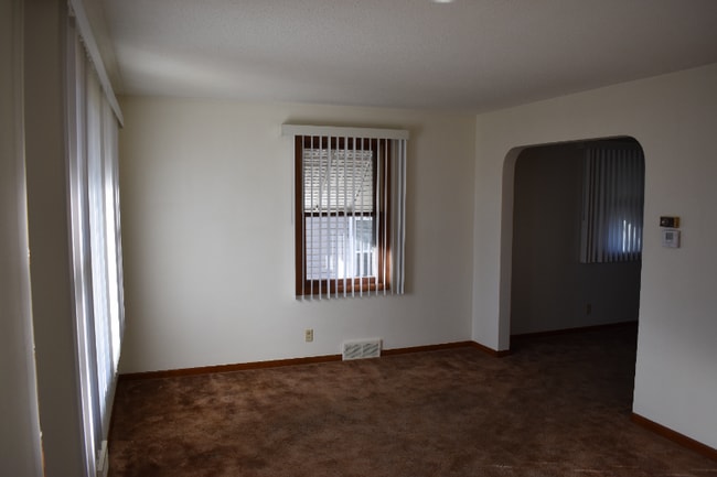 Photo - 717 Willow St