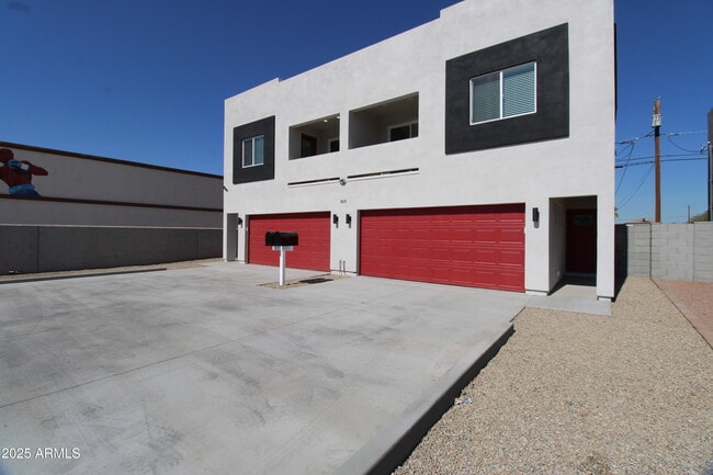 Photo - 2516 E Broadway Rd