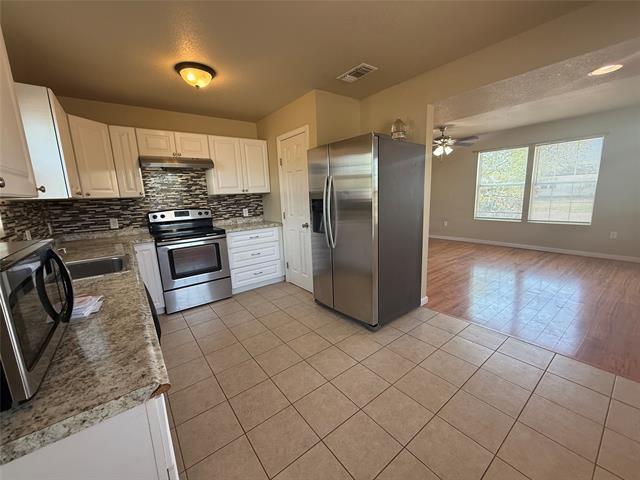 Building Photo - 733 S Crockett Dr