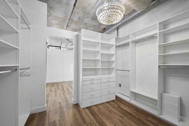 Photo - $4,100 - 1 Bed + Den / 1.5 Bath Condo at Parkloft Residence in Downtown San Diego Unit 312