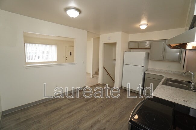 Photo - 1060 S Newark St