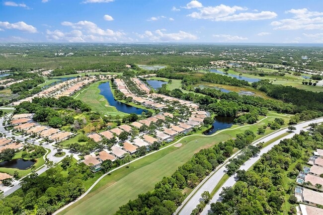 Building Photo - 8533 SE Palm Hammock Ln