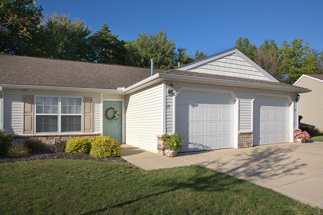 Redwood Elyria - Redwood Elyria Townhomes