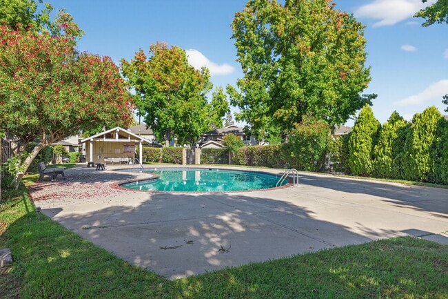 Building Photo - 2303 Saidel Dr Unit 4