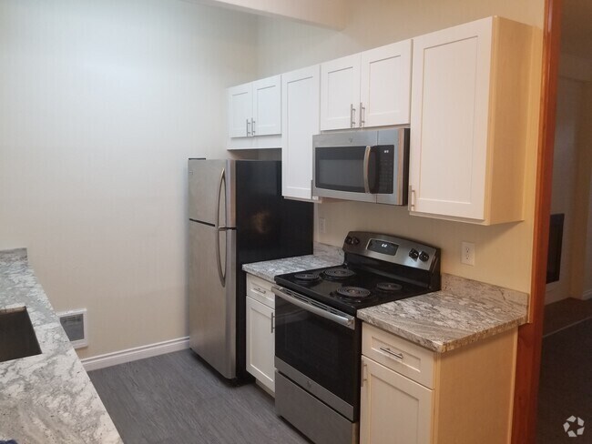 Building Photo - 14244 SE Allen Rd Unit upper Rental
