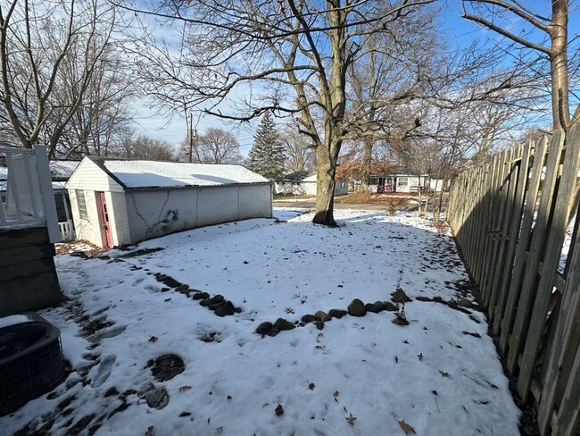 Photo - 809 Lakewood Blvd