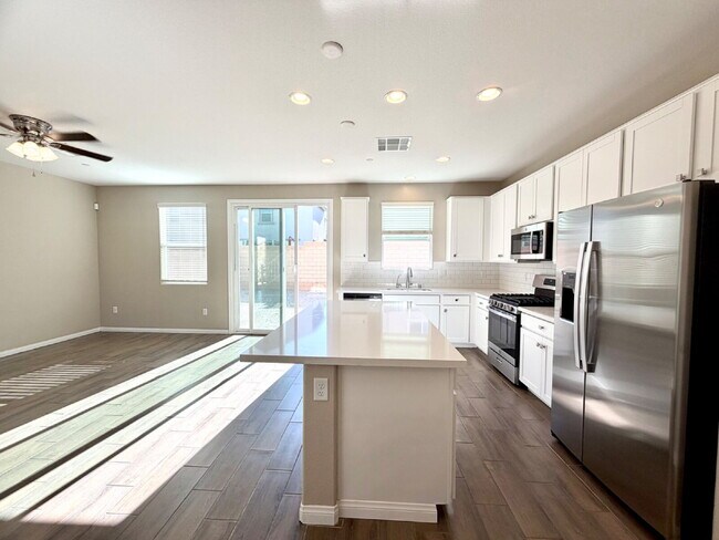 HIVE SUMMER MOVE-IN SPECIAL: NEWER 2024 BUILD | GATED COMMUNITY | SOLAR INCLUDED