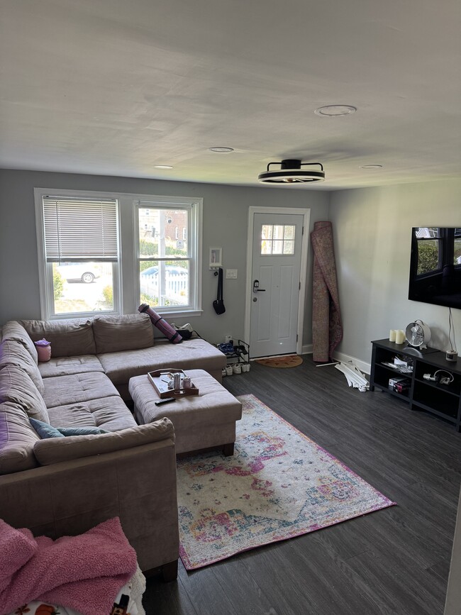 Photo - 211 Willow Ave