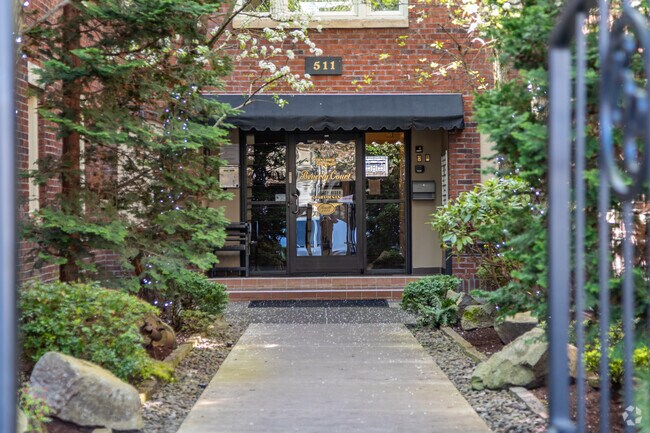 Photo - Beverly Court