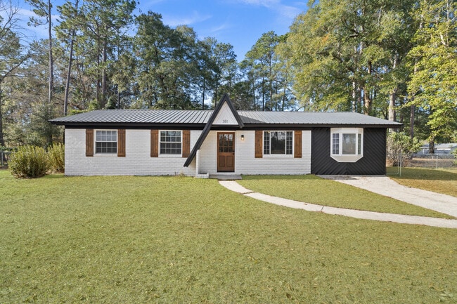 Photo - 351 Queens Way