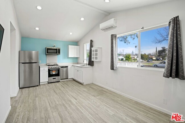 Photo - 6723 Sheltondale Ave