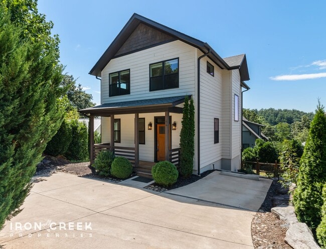 Building Photo - Modern Design Meets Mountain Views in West... Rental