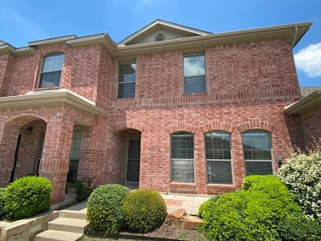 Lovely 2 bedroom townhome in very desirabl... - Lovely 2 bedroom townhome in very desirabl...