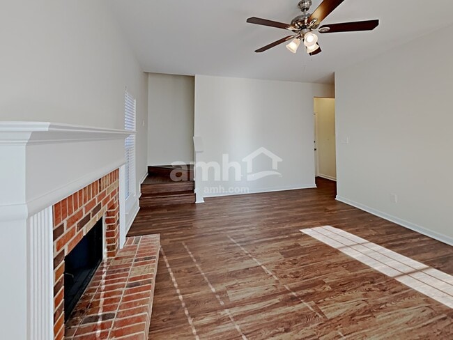 Photo - 2026 Oakbluff Way SW