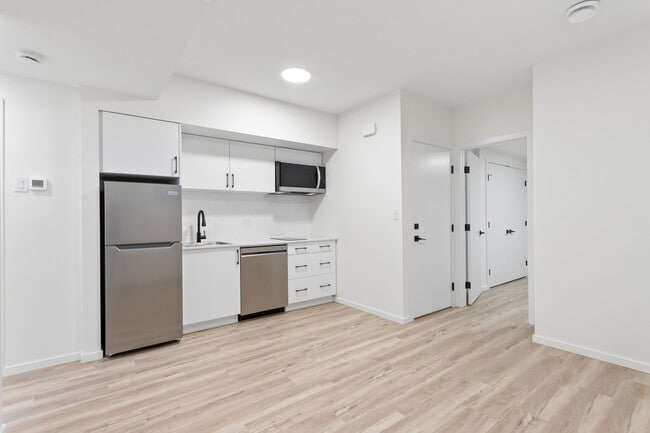 Photo - 11510-11587 87 St NW