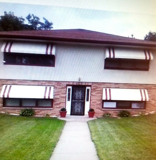 Side by Side Duplex - 427 20th Ave S Unit B