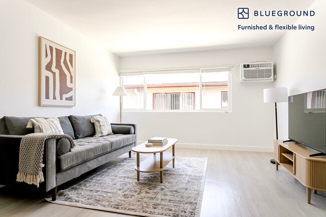 Building Photo - 4444 Hazeltine Ave Rental